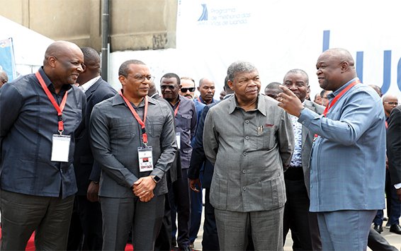 JOÃO LOURENÇO VERIFICA OBRAS DE REQUALIFICAÇÃO DOS BAIRROS