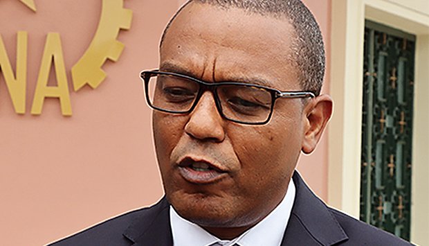 GOVERNADOR DO BNA ADMITE CORTE DOS JUROS DURENTE O ANO EM CURSO