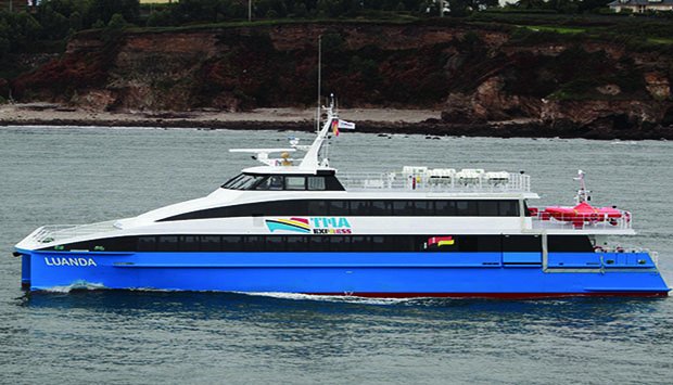 CATAMARÃS PRONTOS PARA LIGAR SOYO A CABINDA