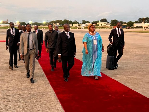 TÉTE ANTÓNIO REPRESENTA CHEFE DE ESTADO NA INVESTIDURA DO PRESIDENTE  DA NIGERIA