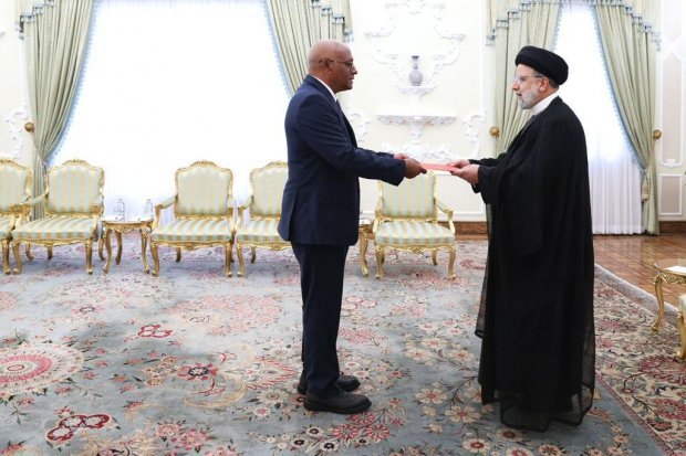 JOSÉ PATRÍCIO  É ACREDITADO COMO EMBAIXADOR DO IRÃO