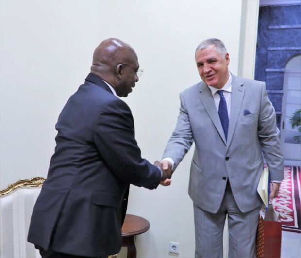 ANGOLA E ARGÉLIA ABORDAM QUESTÕES DE COOPERAÇÃO