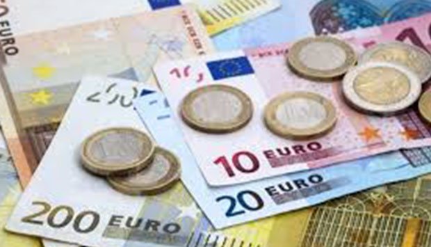 COMERCIO A RETALHO  NA ZONA  EURO  CAI 3,7 POR CENTO EM JUNHO