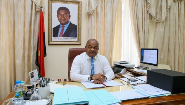 MINISTRO VISITA LABORATÓRIO  DE PESQUISA E DESENVOLVIMENTO DE SOLUÇÕES TECNOLÓGICAS ESPACIAIS