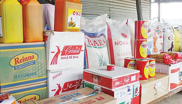 PRODUTOS DESCEM NOS MERCADOS  INFORMAIS E SOBEM 1,87 POR CENTO NOS SUPERMERCADOS