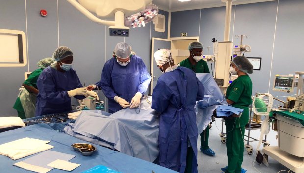 HOSPITAL MATERNO-INFANTIL DR. MANUEL AZANCOT  DE MENEZES  REALIZA  PRIMEIRA CESARIANA