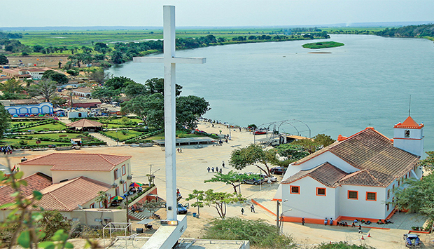 DELEGAÇÃO DO  VATICANO AVALIA AS OBRAS NA VILA DA MUXIMA