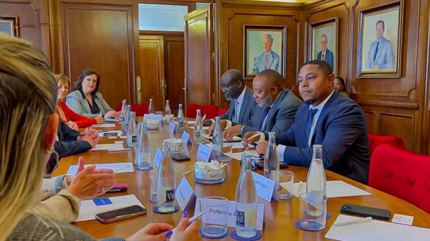 VICTOR FERNANDES REALÇA REFORMAS ECONÓMICAS DO PAÍS EM BARCELONA