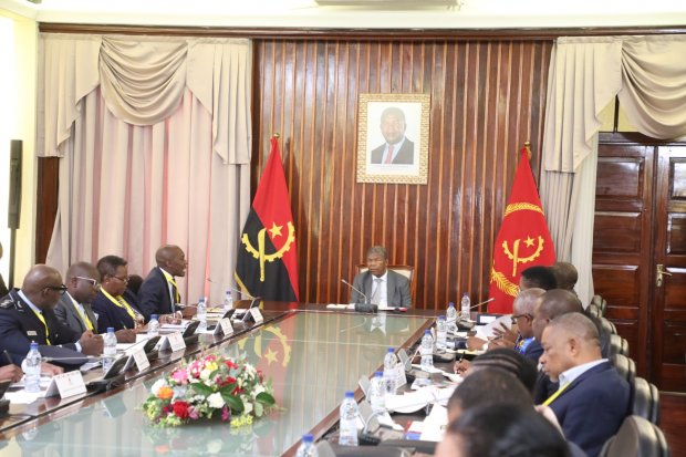 PRESIDENTE DA REPÚBLICA ORIENTA REUNIÃO COM GOVERNO DA PROVÍNCIA DA HUÍLA