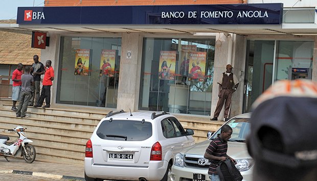 PESO DA  DÍVIDA EM RELAÇÃO AO PIB REDUZ PARA  74,8%
