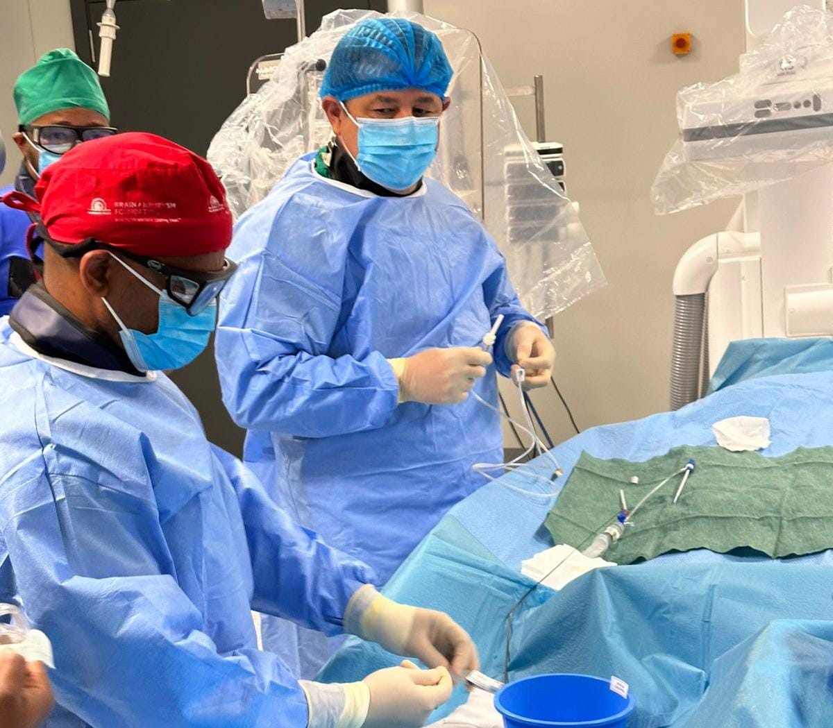 COMPLEXO HOSPITALAR GENERAL PEDALÉ EFECTUA PRIMEIRO TRATAMENTO INVASIVO VASCULAR CEREBRAL