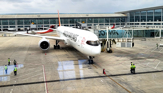 TRANSPORTADORA AÉREA TAAG RECEBE TERCEIRO BOEING 787 DREAMLINER