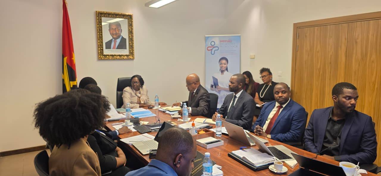 PAÍS CONTA COM MAIS DE 14 MIL PROFISSIONAIS FORMADOS PELO SECTOR DA SAÚDE