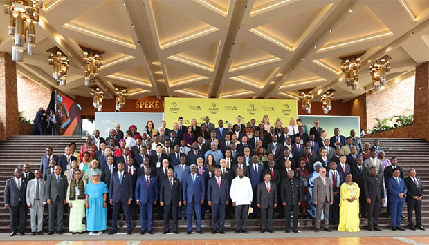 CHEFES DE ESTADO E DE GOVERNO ADOPTAM  DECLARAÇÃO DE KAMPALA