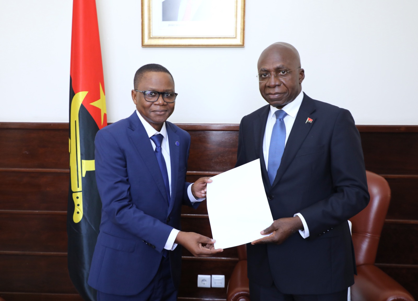 MINISTRO TÉTE ANTÓNIO REÚNE COM DIRECTOR DA OIT