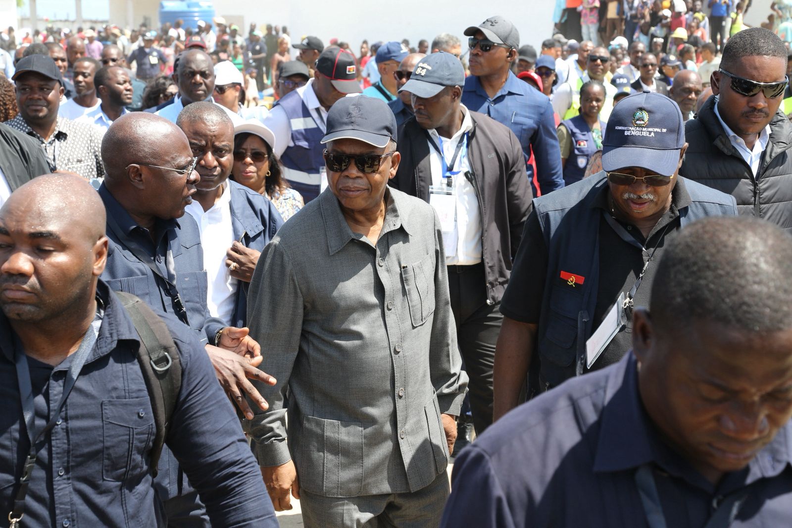 PRESIDENTE JOÃO LOURENÇO CONSTATA SITUAÇÃO  DAS FAMÍLIAS AFECTADAS PELAS CHUVAS EM BENGUELA