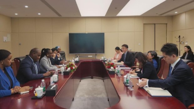 MINISTRA DAS FINANÇAS VERA DAVES DE VISITA À REPÚBLICA POPULAR DA  CHINA