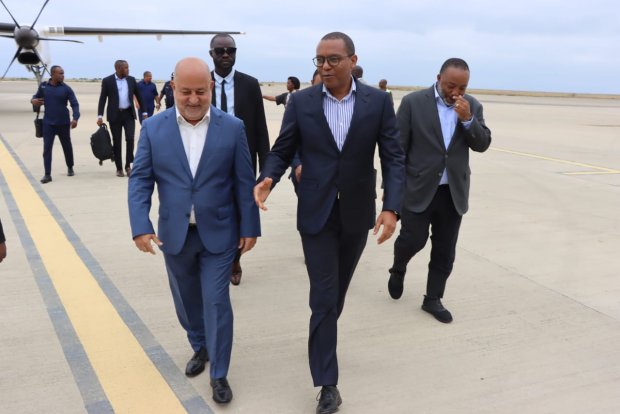 MINISTRO DE ESTADO PARA COORDENAÇÃO ECONÓMICA INAUGURA FÁBRICAS EM BENGUELA