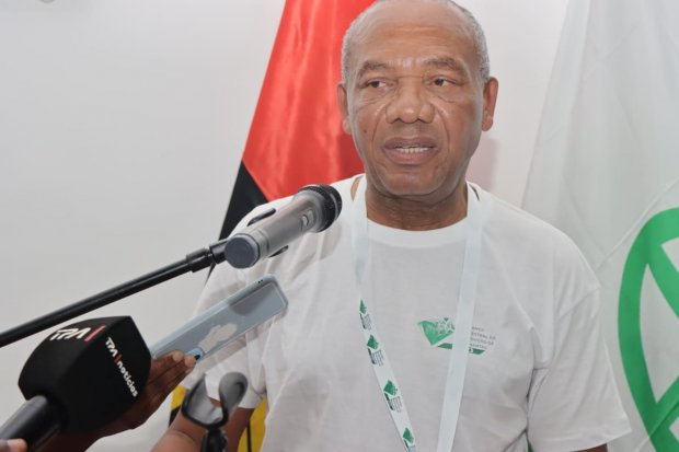 CRISE GLOBAL RETÉM CERCA DE UM MILHÃO DE QUILATES DE DIAMANTES