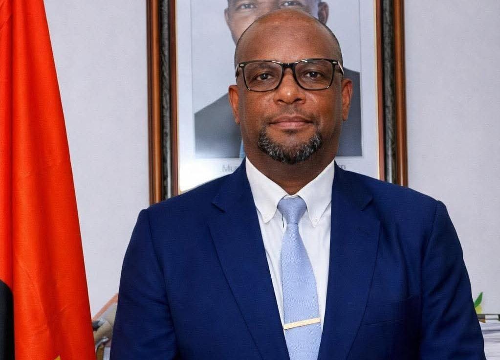 PRESIDENTE DA REPÚBLICA EXONERA RUI CARREIRA DO CARGO DE SECRETÁRIO DE ESTADO